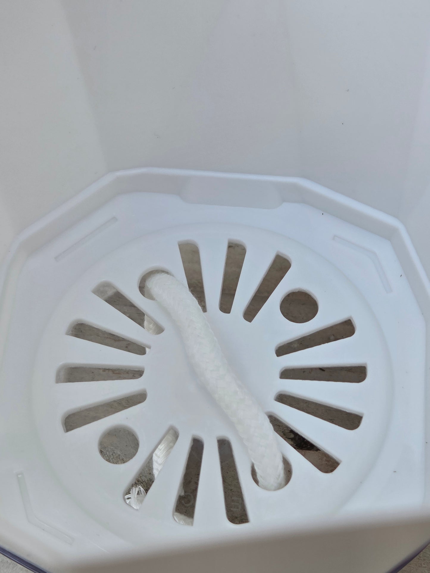 Modern White Self-Watering Pot – 12.5cm x 13.5cm
