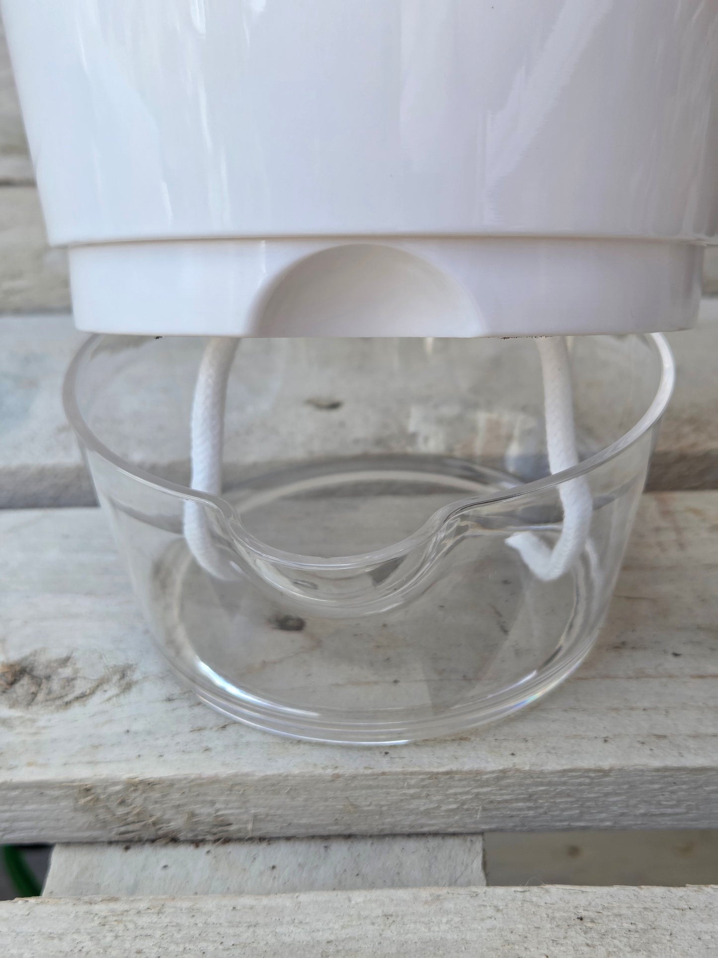 White Self-Watering Plant Pot – Clear Base 15cm x 15.5cm